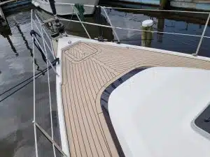 C Yachts Amare eindresultaat kunststof teakdek