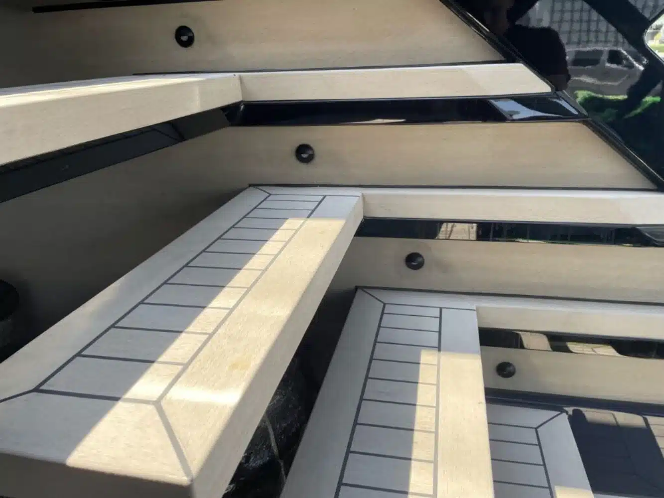 Synthetisch teak Flexiteek dek met lichte houtlook