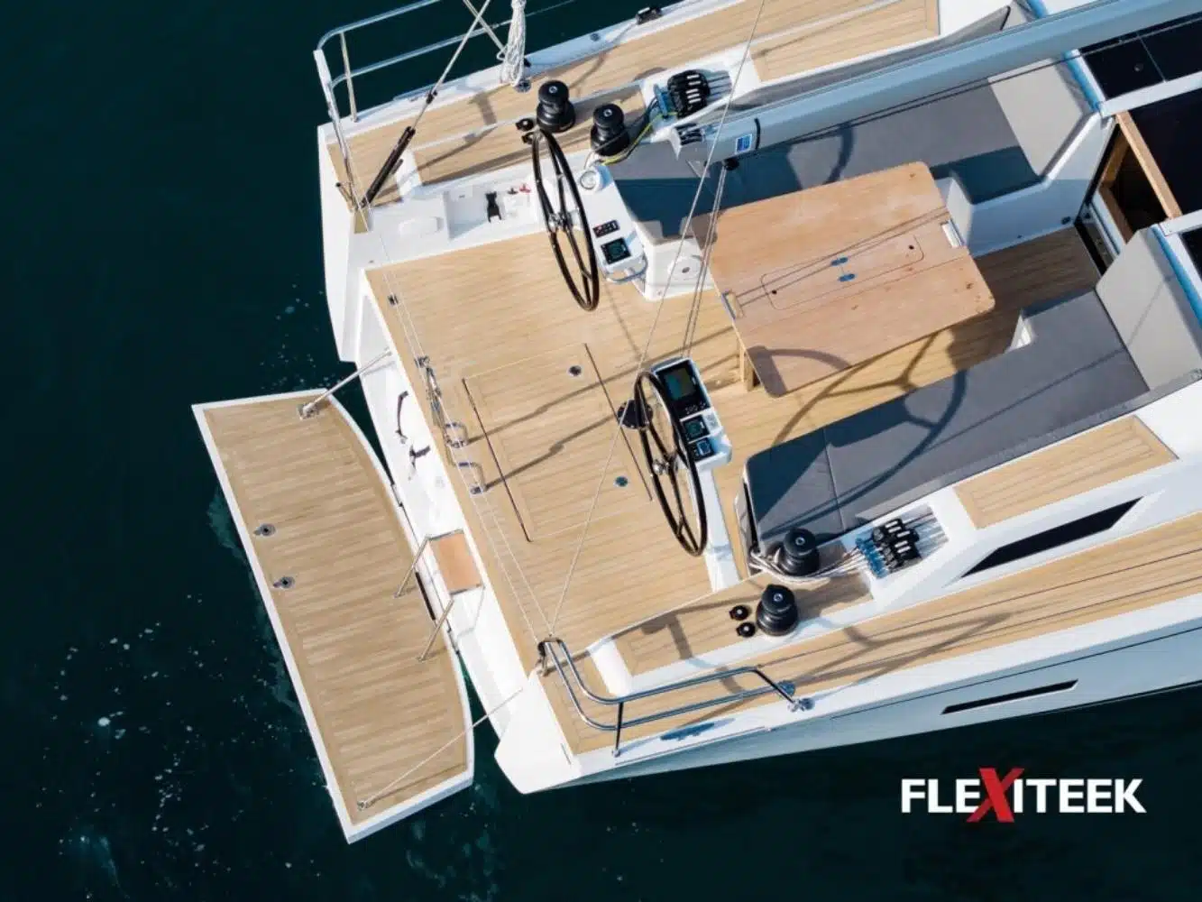 Grand Soleil boot met synthetisch Flexiteek dek en kuip